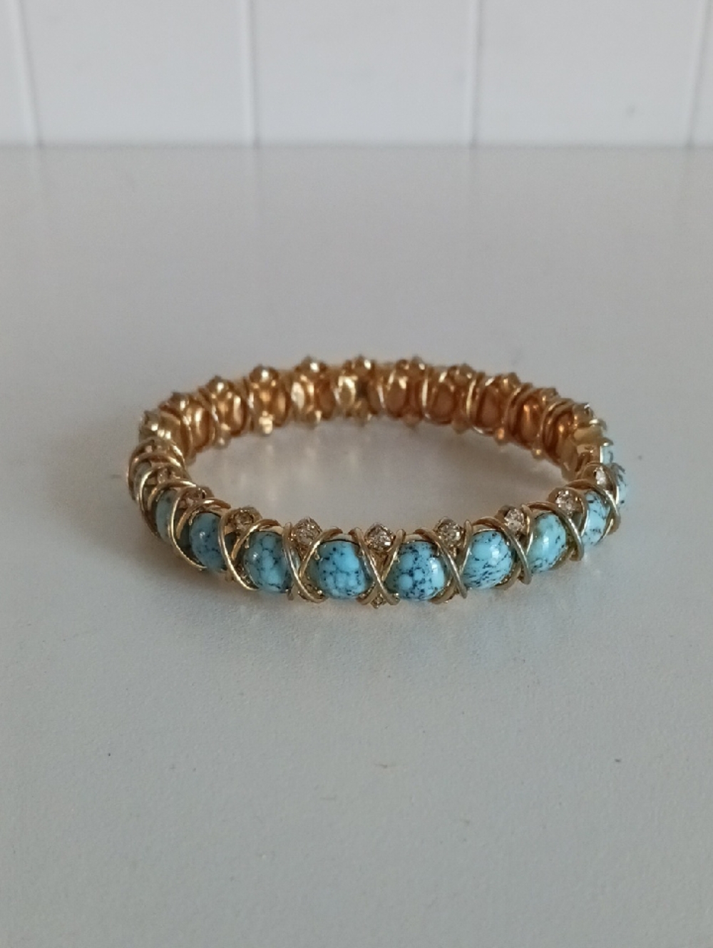 HATTIE CARNEGIE VTG GOLD PLATED W BLUE RHINESTONE HINGED BRACELET.